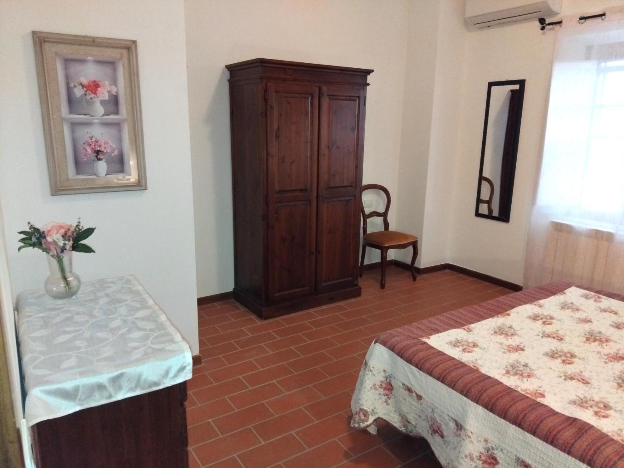 Agriturismo La Burraia Vicino A San Gimignano Гамбасси-Терме Экстерьер фото